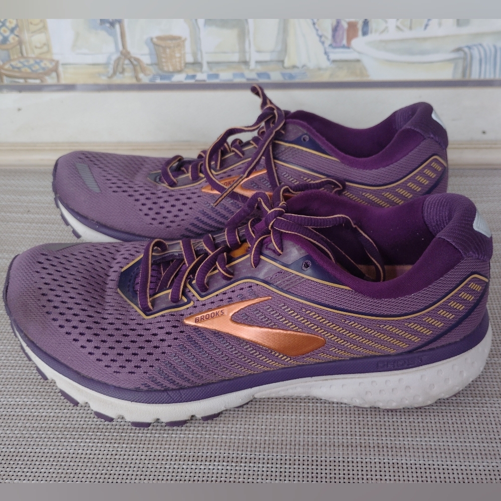 Women's Brooks "Ghost 12" Purple Mesh/Rose Gold Running/Casual Shoes. Size 7B.